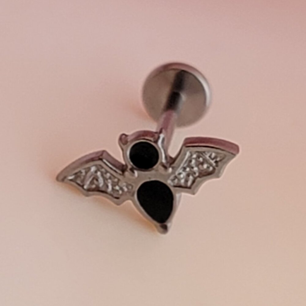 18G Black Halloween bat threadless G23 labret stud piercing jewelry